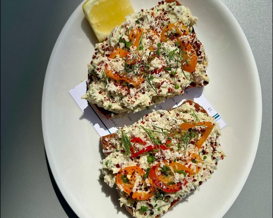 Escape to Roberto’s Deluxe